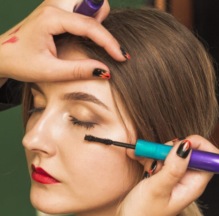 How To Wear Colored Eye Liner Perfectly